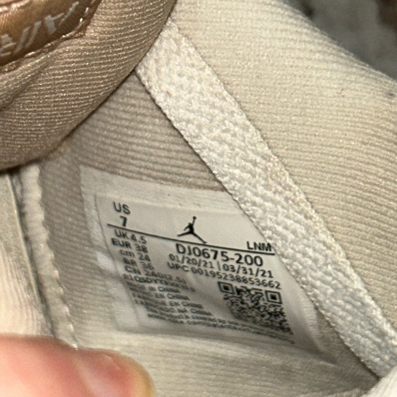 Jordan 4s "SHIMMER" - Picture 5 of 9